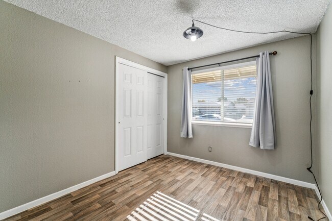 Building Photo - 1508 W Elm Pl