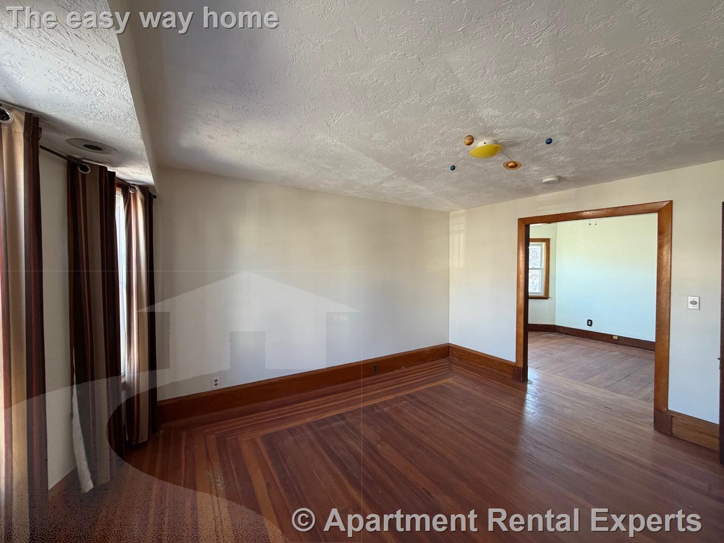 Building Photo - 1040 Broadway