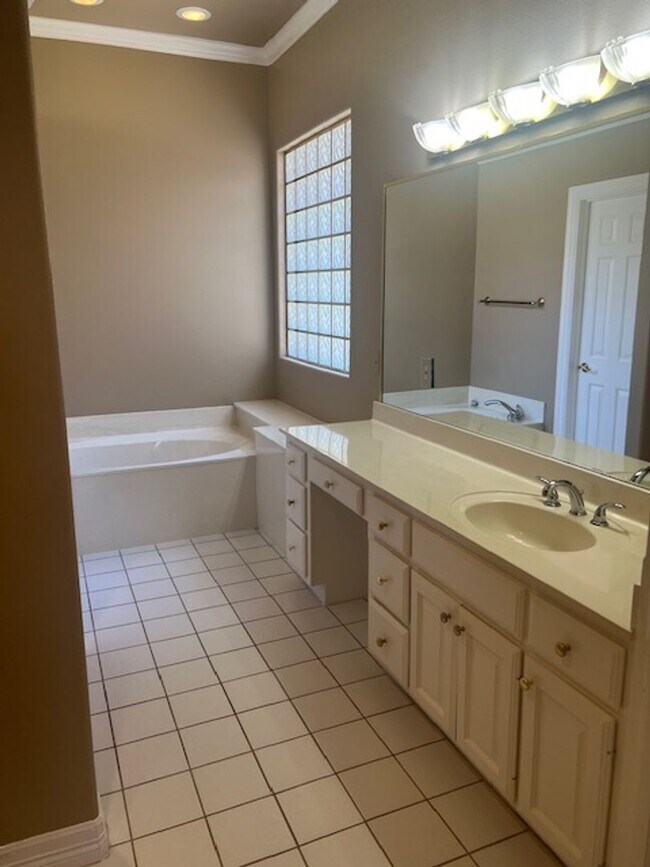 Building Photo - 3 Bedroom 3 Bathroom Berry Creek Home