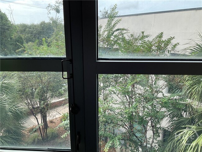 Building Photo - 545 Berrien St