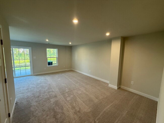 Building Photo - 1013 Arborway Ln