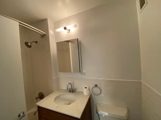 Building Photo - 75-25 153rd St