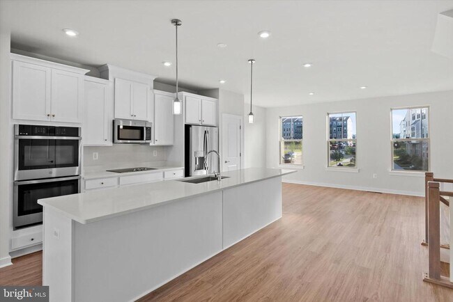 Building Photo - 1043 Venifena Terrace SE