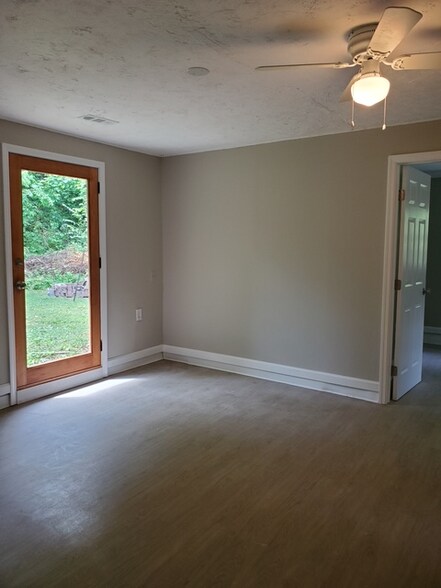 Building Photo - 102 Dogwood Ln