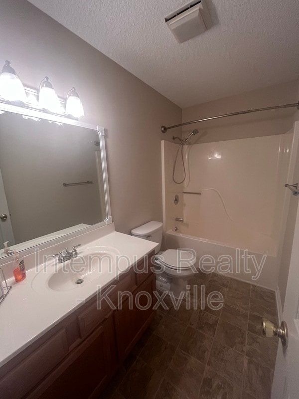 Building Photo - 813 Villaview Way