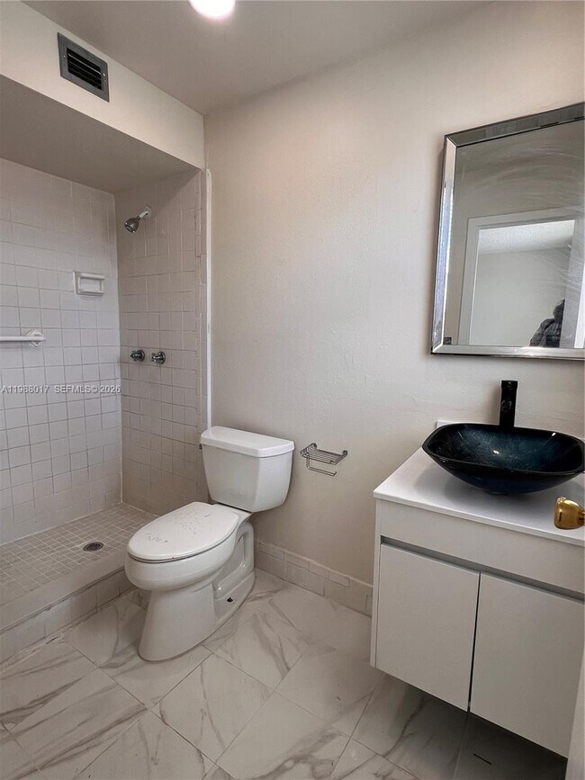 Building Photo - 1800 SW 81st Ave