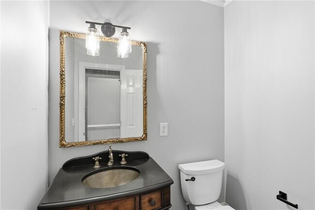 Building Photo - 4563 Fountain Dr NE