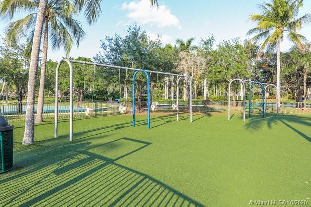 Building Photo - 2560 Jardin Manor