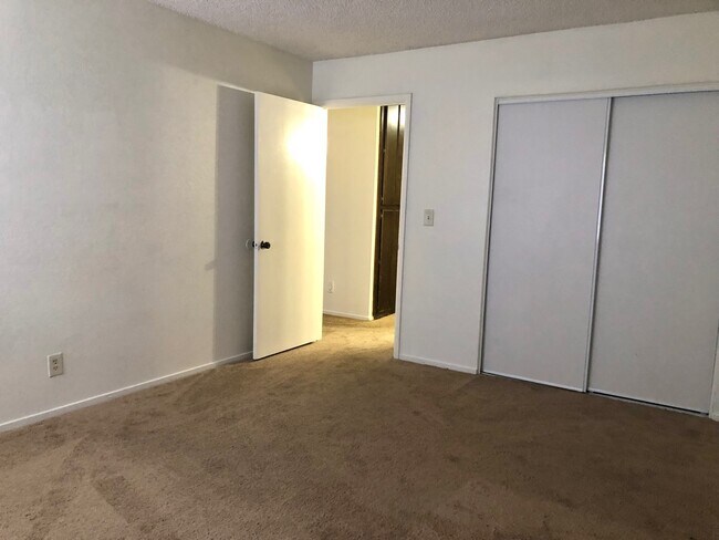 Building Photo - 823 Spyglass Ln