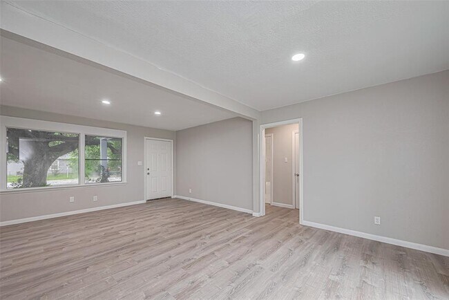 Building Photo - 7702 Darnay Dr
