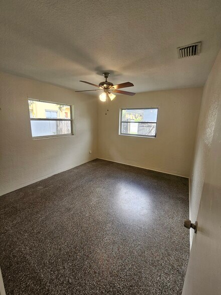 Bed 1 - 173 38th Ave SE