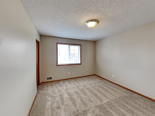 Building Photo - 1933 Mathias Rd