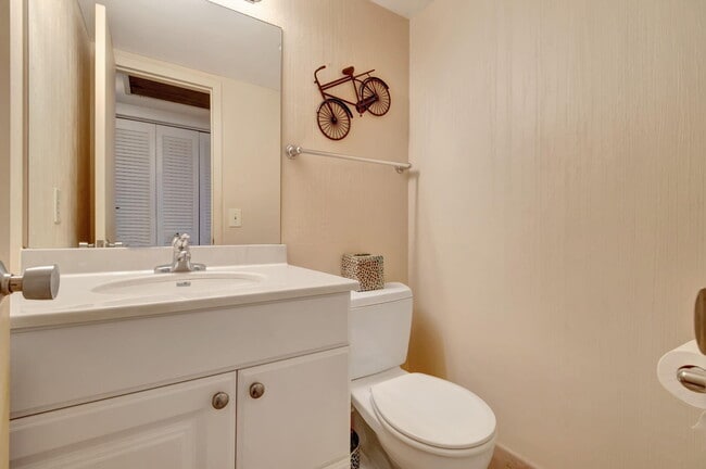 Building Photo - 4050 Cornwall C