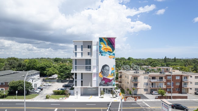 Building Photo - 475 NE 126th St