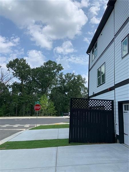 Building Photo - 908 Sweetwater Grove