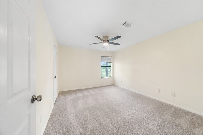 Building Photo - 20271 Sunny Shores Dr