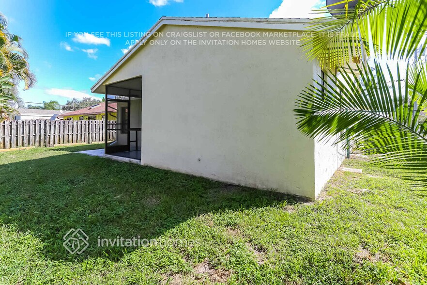 Building Photo - 6225 Mullin St