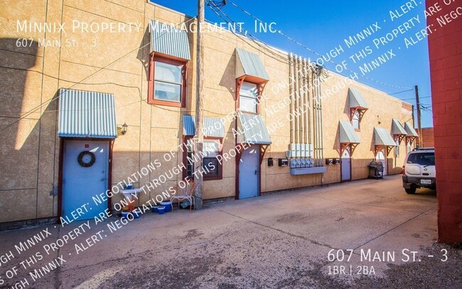 Building Photo - 607 Main St. #03