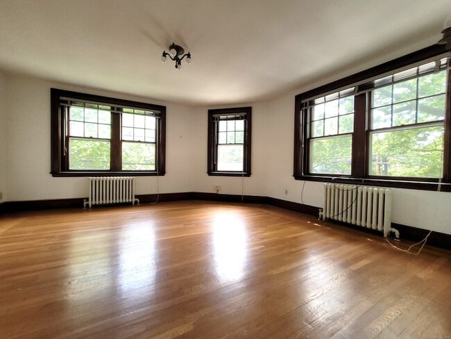 Building Photo - 826 State St