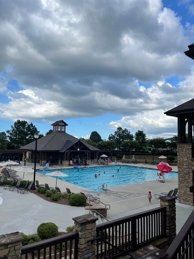 Building Photo - End Unit Townhome in Highland Creek Community!