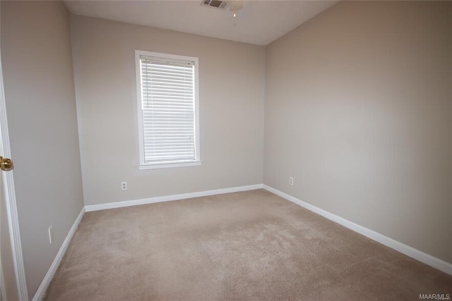 Building Photo - 113 Kentucky Oaks St