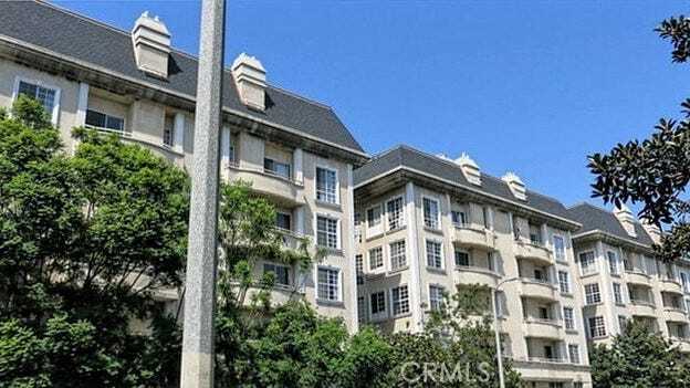 Building Photo - 8811 Burton Way