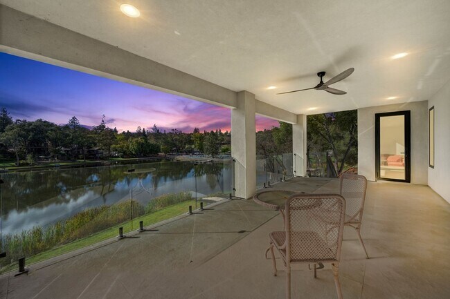 Building Photo - Waterfront 4 bed 4 bath 3,887 sq. ft.