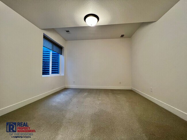 Building Photo - Gorgeous 4 bed 3 bath + Office home located on the 12th Tee of the TPC golf Course!