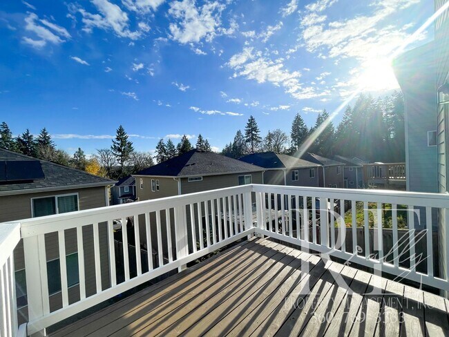 Building Photo - Spacious 3 bedroom
