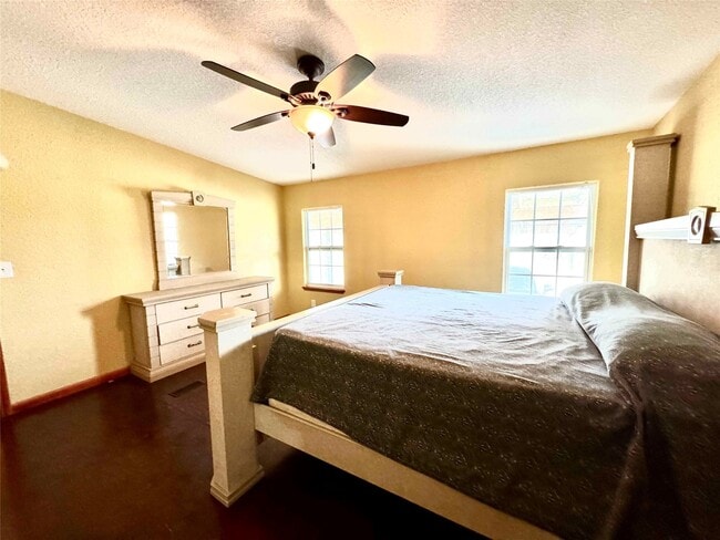 Building Photo - 6215 Hwy 35 Bypass