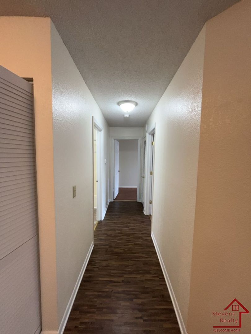 Building Photo - 430 Oriole Dr