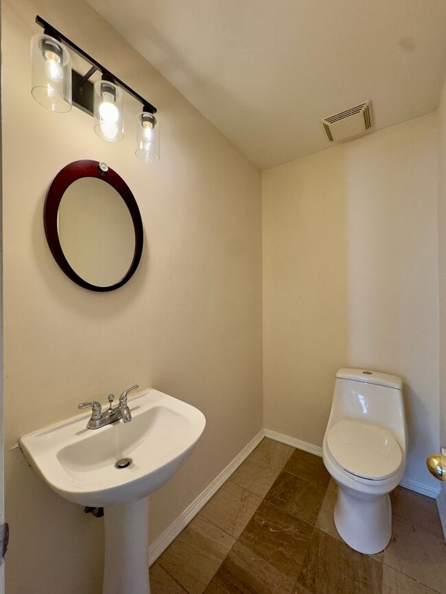Building Photo - Charming 3 Bedroom/2.5 Bathroom Townhome in Randallstown, MD!