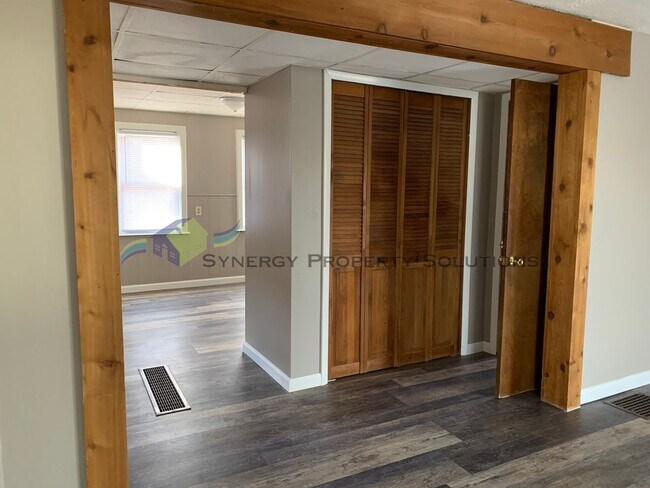 Building Photo - Rental Available!