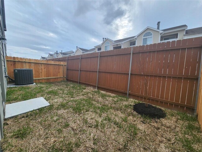 Building Photo - 18322 W Centro Cir