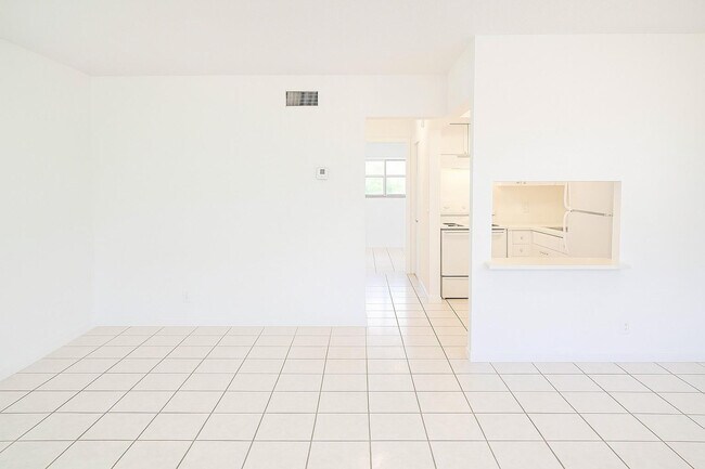 Building Photo - 1151 NE 17th Ct