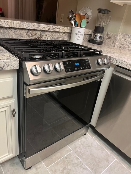 Building Photo - 253 E Avenue R2