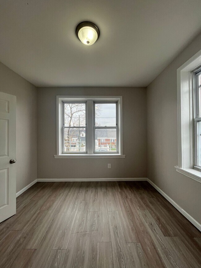 Building Photo - 489 Kennedy Blvd