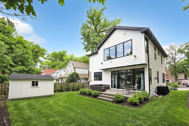 Building Photo - 528 Sagamore Ave