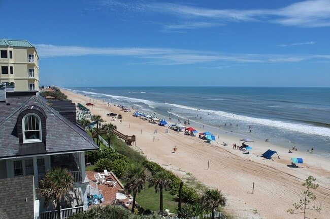 Building Photo - Ocean front 2 bed 2 bath condo