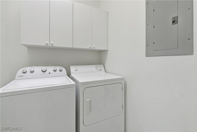 Building Photo - 2150 Aberdeen Ln