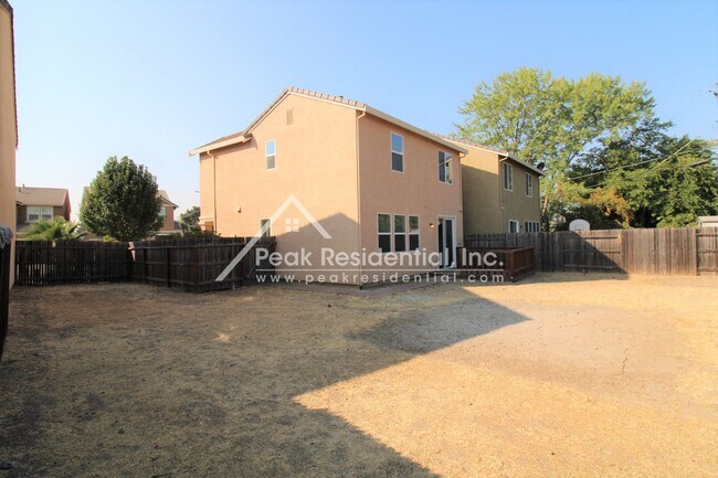 Building Photo - Newer South Sacramento Area 3bd/2.5ba Home