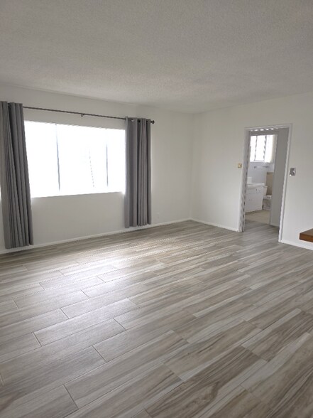 Building Photo - 1150 Manhattan Beach Blvd