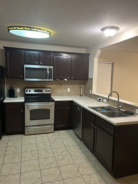 Building Photo - 3200 John Porter Dr