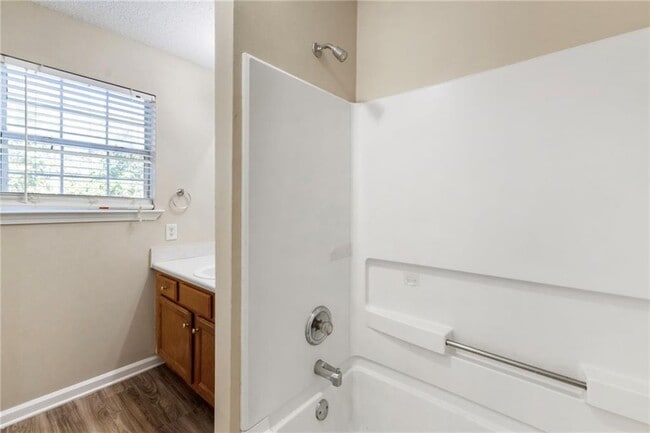 Building Photo - 6750 Sunset Hills Blvd