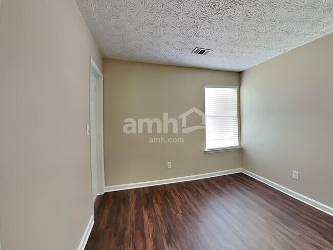 Building Photo - 3800 Oak Park Dr