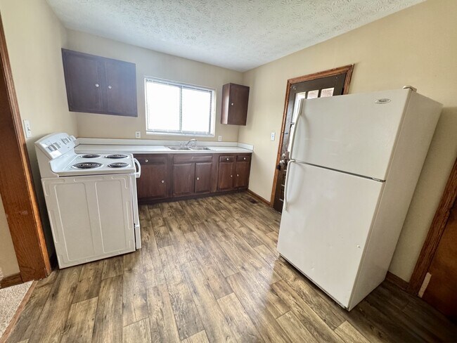 Building Photo - 327 1/2 2nd Ave