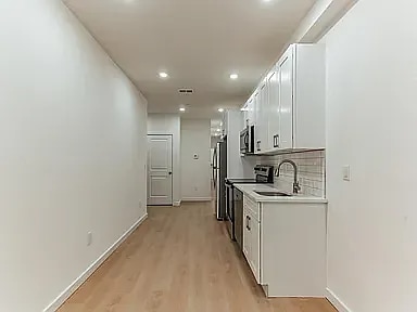 Building Photo - 5540 Bloyd St