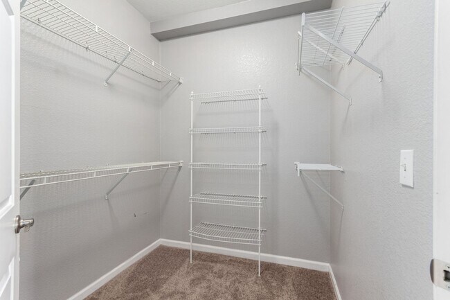Building Photo - 2BD, 2BA City Park West Condo with 2 Garag...