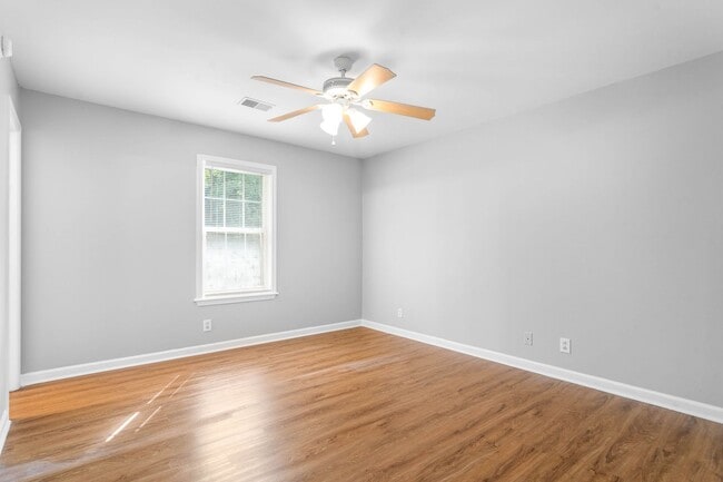 Building Photo - Lovely ranch style minutes from Fort Campbell