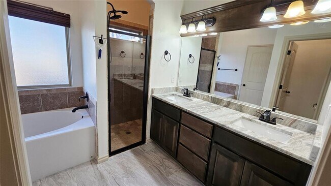 Building Photo - 1801 Savannah Ln